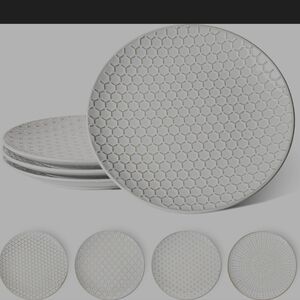 LE TAUCI 4 - White 10 inch Embossed Dinner Plates